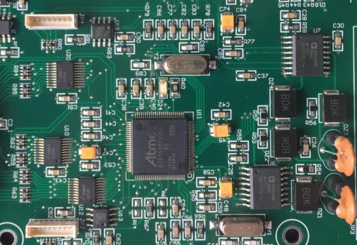 電子廠家應該如何選購合適的回（huí）流焊（hàn）設備?